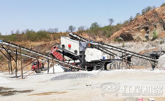 輪胎式移動制砂機(jī)工作現(xiàn)場