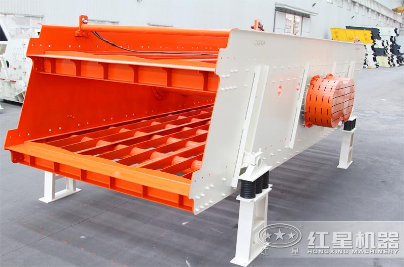 振動(dòng)篩制造廠家就找河南紅星，固定式、移動(dòng)式都有
