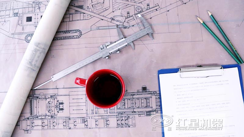 紅星技術(shù)師在為用戶設計石灰?guī)r礦開采方案