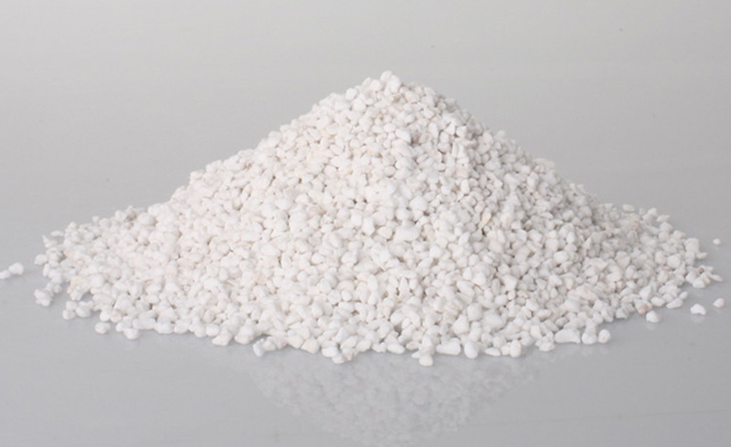 珍珠巖粉碎后有哪些用途？需要哪些設(shè)備？