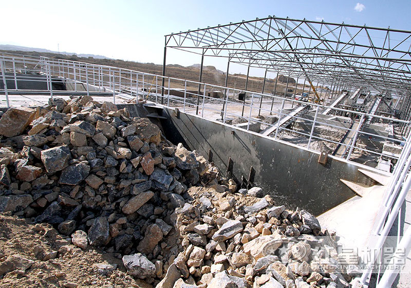 大塊石頭破碎機一天能碎多少噸石子？有幾種類型？價格多少