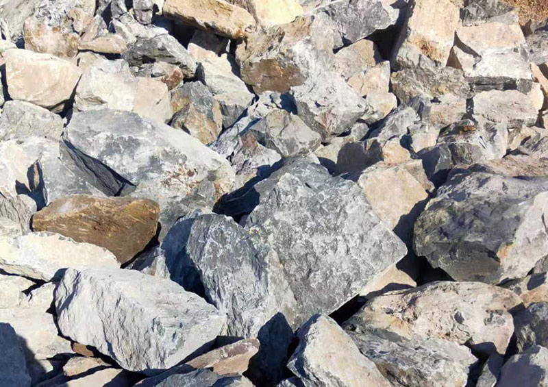 粗料破碎機一臺多少錢，每小時產(chǎn)量多少噸，有沒有現(xiàn)場視頻