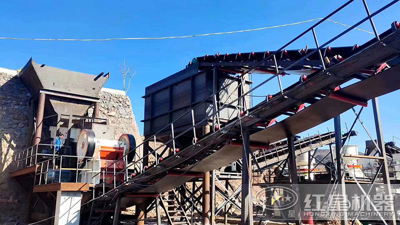 顎式破碎機(jī)+圓錐破配置生產(chǎn)線(xiàn)